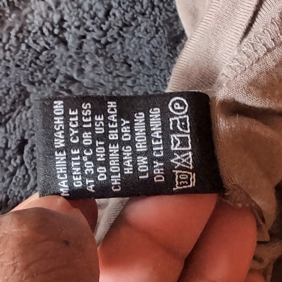 BCBGMAXAZRIA| Grey Stretch Short Sleeved T-shirt With Puffed Floral Design - Picture 12 of 12